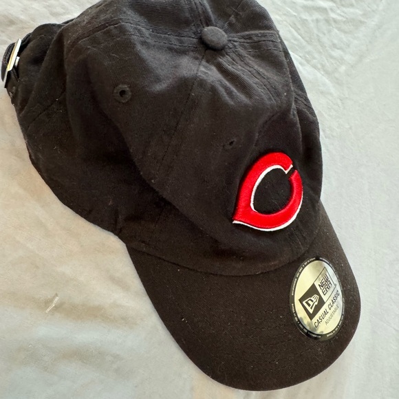 Cincinnati Reds, new era, casual classic adjustable closure strap, soft cap. - Picture 7 of 11